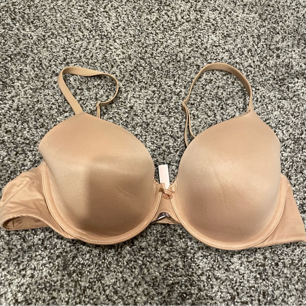 Victoria’s Secret lightly lined bra